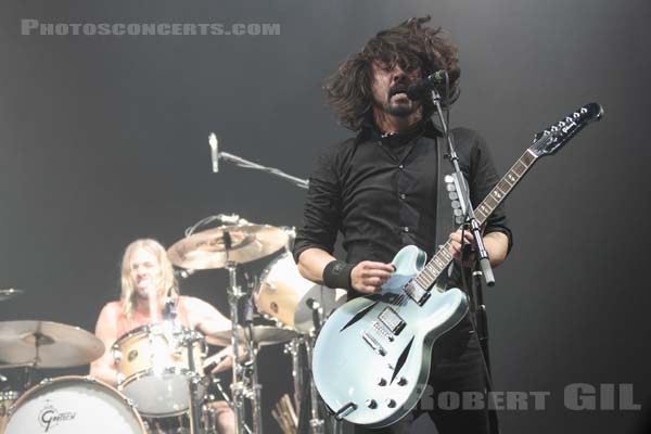 FOO FIGHTERS - 2011-08-26 - SAINT CLOUD - Domaine National - Grande Scene - Dave Grohl - 
